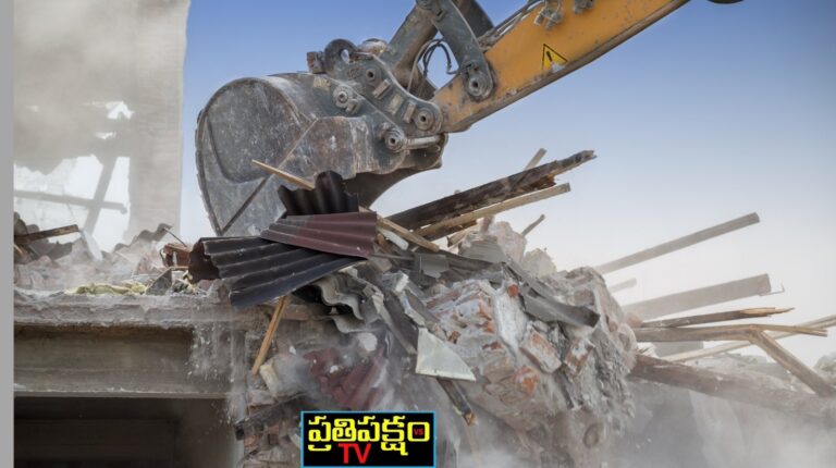 Hydra:హైడ్రాకు మద్దతుగా మూసపేట, బోరబండలో ర్యాలీలు “Excavator demolishing a damaged building with debris and dust in the air – Prathipaksham TV.”
